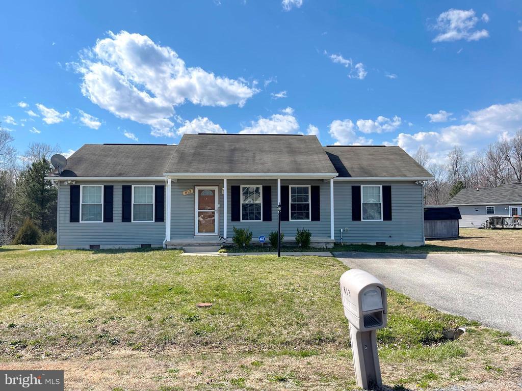 Foto principal - 813 Yardley Dr
