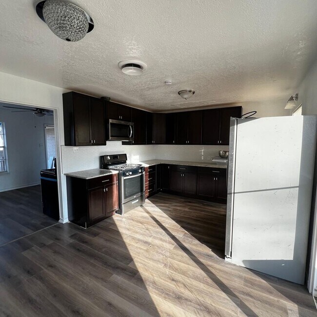 Foto del edificio - 3200 Zephyr Rd