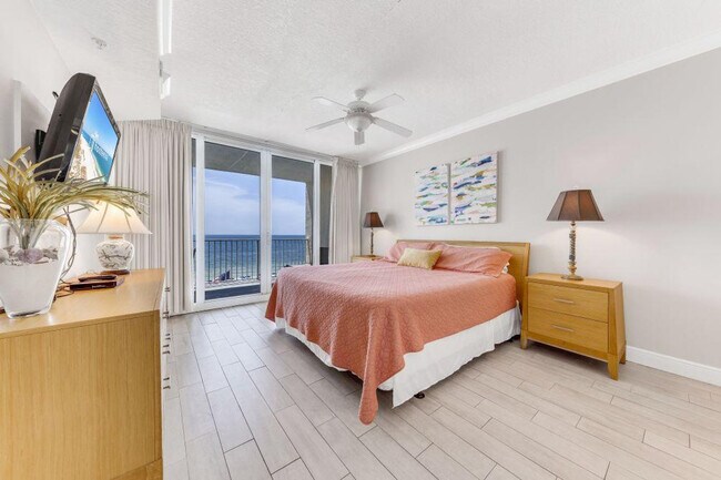 Foto del edificio - 365 E Beach Blvd