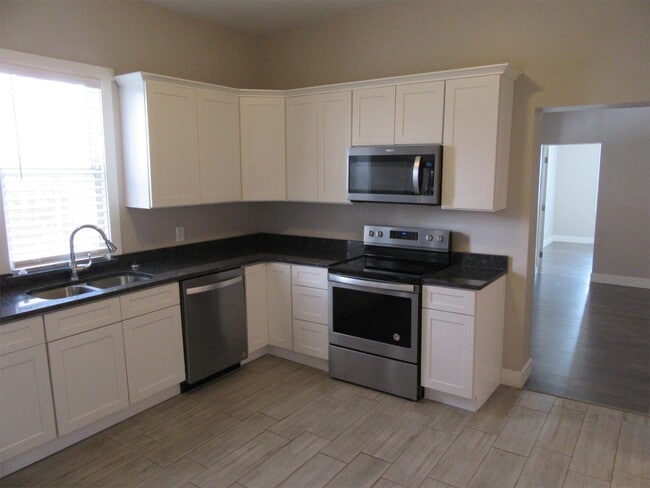 Building Photo - 244 Fern Ave N