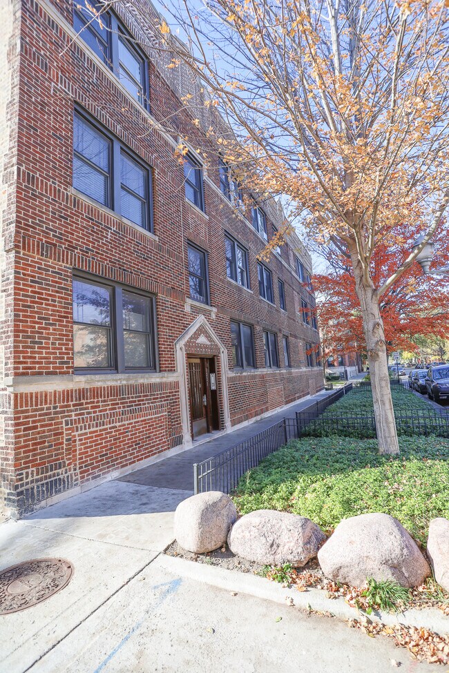 Building Photo - 3765 N Magnolia Ave