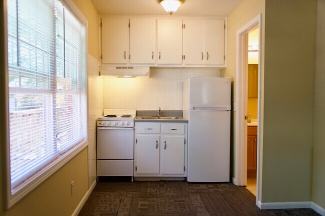 Building Photo - 1010 Winterhill Dr