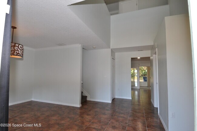 Building Photo - 1701 Sawgrass Dr SW