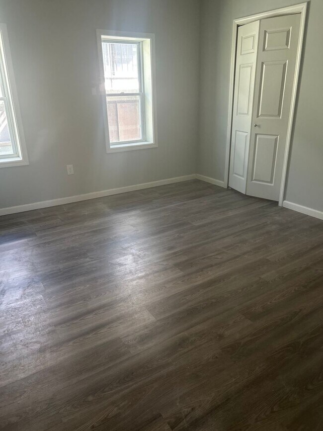 Foto del edificio - E. 185/Lake Shore 1 Bedroom *1/2 OFF SECURITY DEPOSIT SPECIAL*