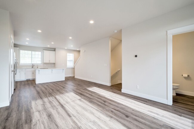 Foto del edificio - Stunning 3 Bed, 2.5 Bath Townhome, Endless...