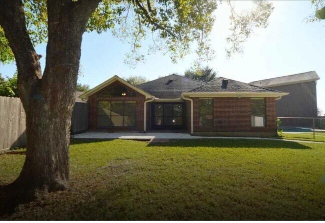 Foto del edificio - 414 Live Oak Ln
