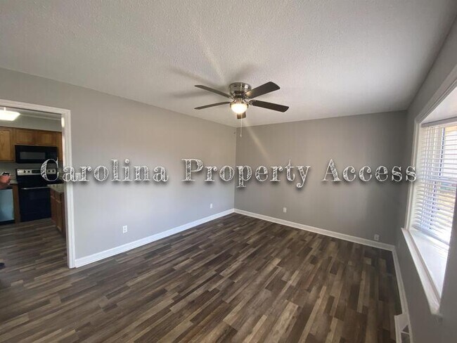 Foto del edificio - 5021 Sunset Lake Rd