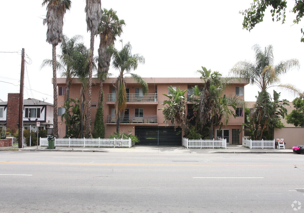 Building Photo - 5320 Whitsett Ave