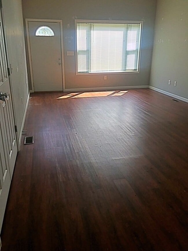 Foto del edificio - Recently Remodeled and Efficient 3 Bedroom...
