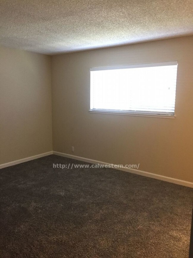 Building Photo - 5184 Oxbow Ct