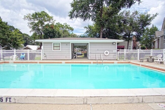 Building Photo - 7171 N 9th Ave
