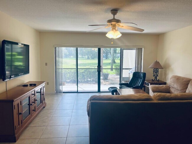 Foto del edificio - 9440 Meadowood Dr