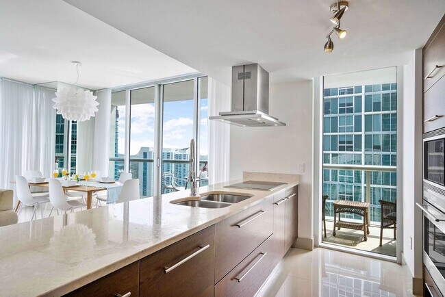Building Photo - 485 Brickell Ave