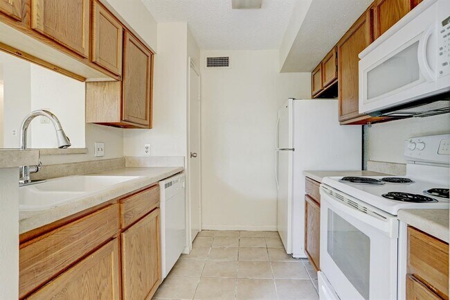Building Photo - 2120 El Paseo St