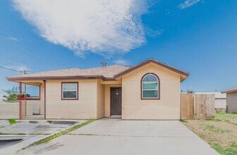 Building Photo - 5901 Cielo Del Rey Pl