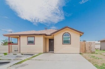 Building Photo - 5901 Cielo Del Rey Pl