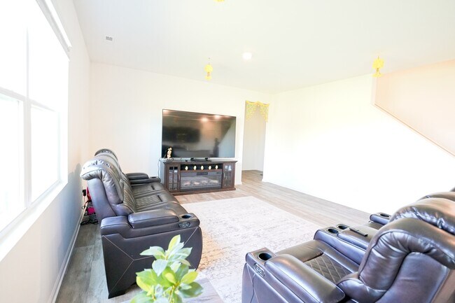Foto del edificio - 2733 Berrywood Ln