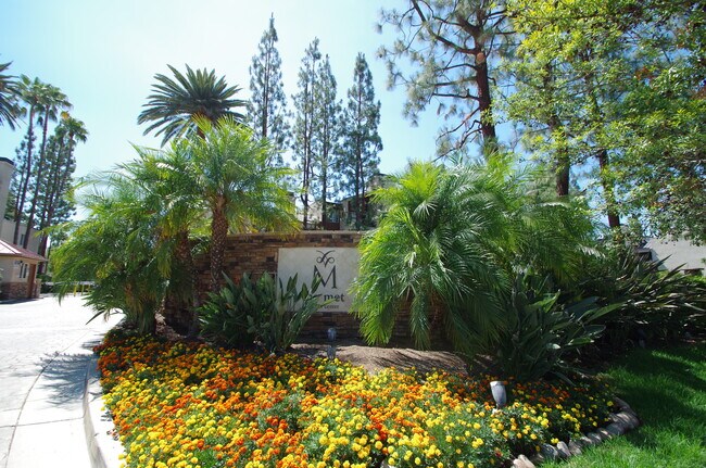 Foto del edificio - 5565 Canoga Ave