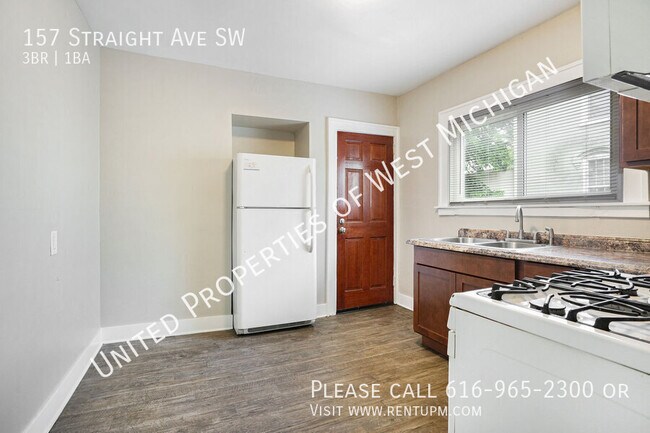 Foto del edificio - 157 Straight Ave SW