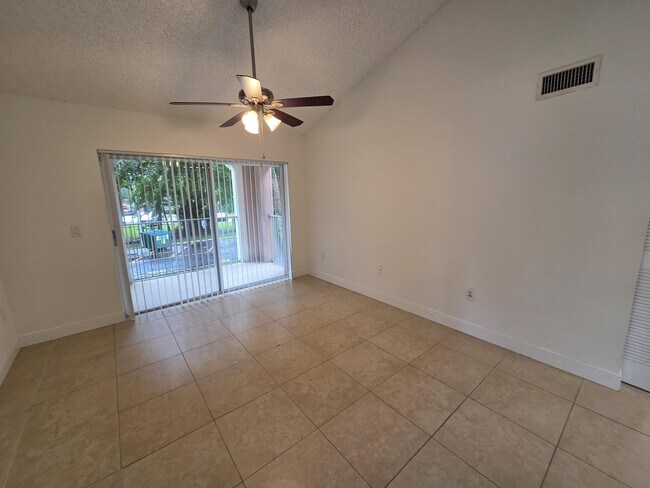 Foto del edificio - 12130 St.Andrews Pl