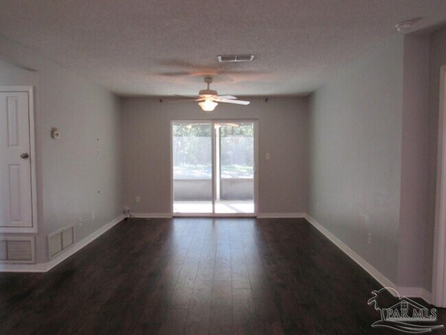 Building Photo - 10755 Silver Creek Dr