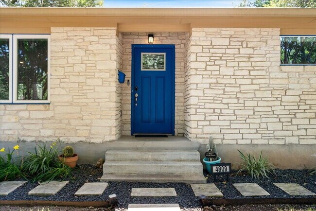 Foto del edificio - 4809 Roundup Trail