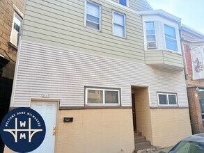 Building Photo - 2645 S Kinnickinnic Ave