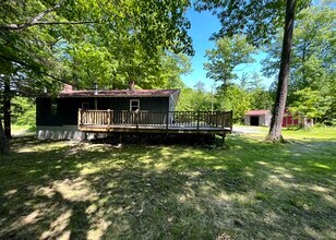 Building Photo - 118 Town Farm Rd