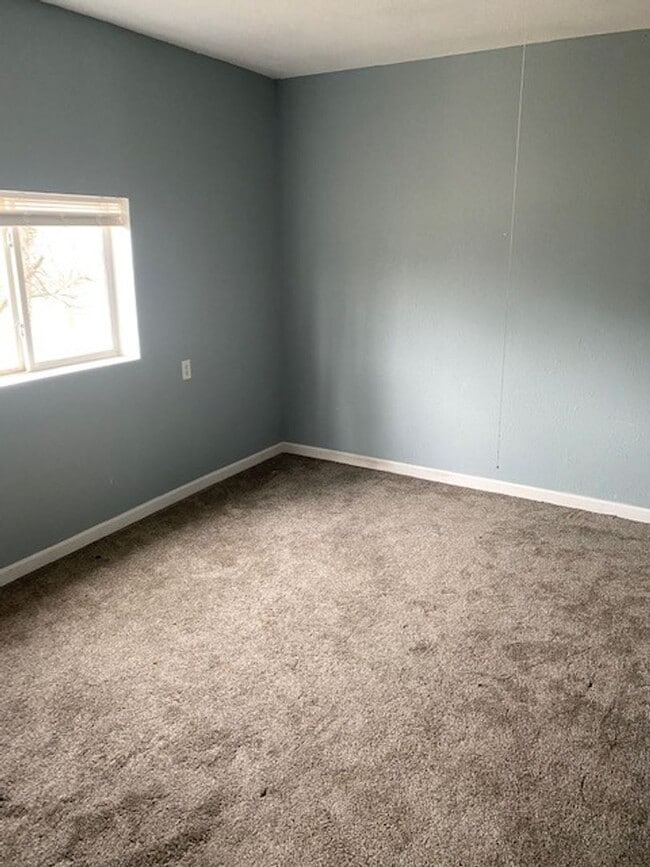 Building Photo - 3 Bedrooms, 2 Bathrooms Single Family Home in Staples, MN