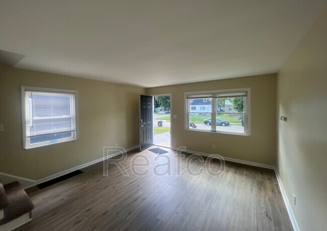 Foto del edificio - 452 S Napoleon Ave
