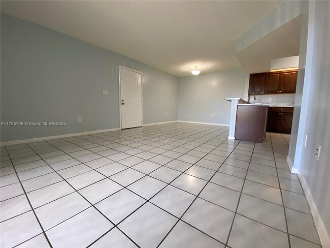 Foto del edificio - 8560 SW 212th St