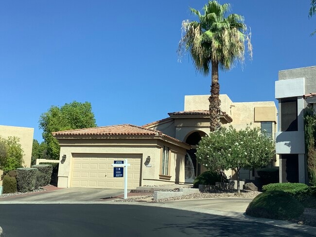 Building Photo - 1502 E Estrid Ave