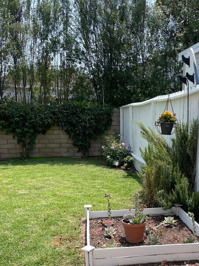 Building Photo - Gorgeous Hermosa Hills home with spacious ...