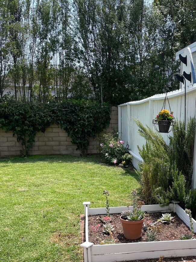 Foto del edificio - Gorgeous Hermosa Hills home with spacious ...
