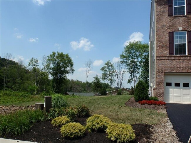 Building Photo - 325 Broadstone Dr