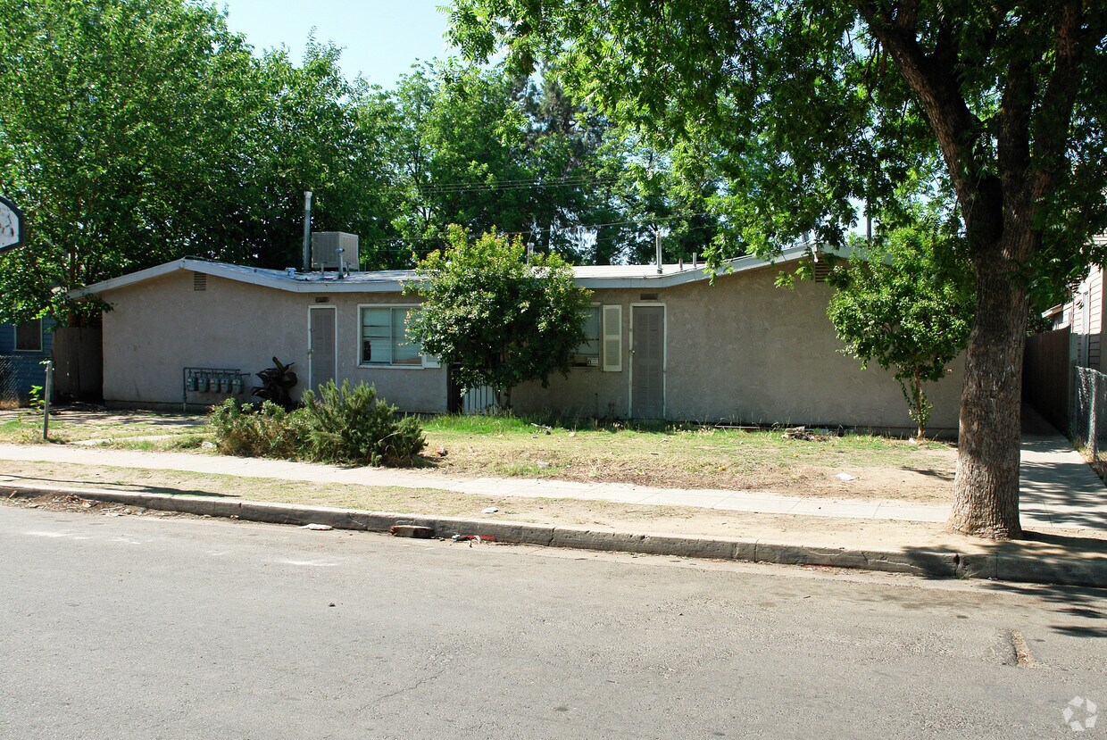 Building Photo - 2212 E Tyler Ave
