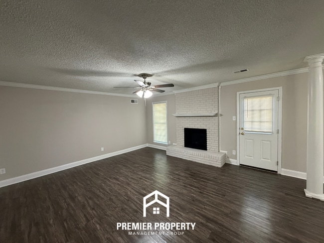 Foto del edificio - 3875 Earlynn Dr