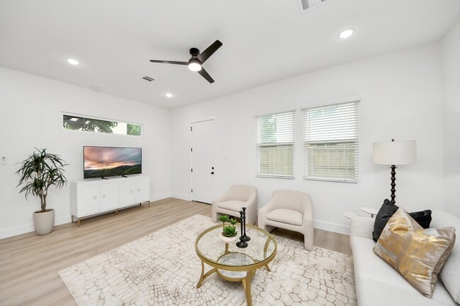 Building Photo - 9435 Arledge St