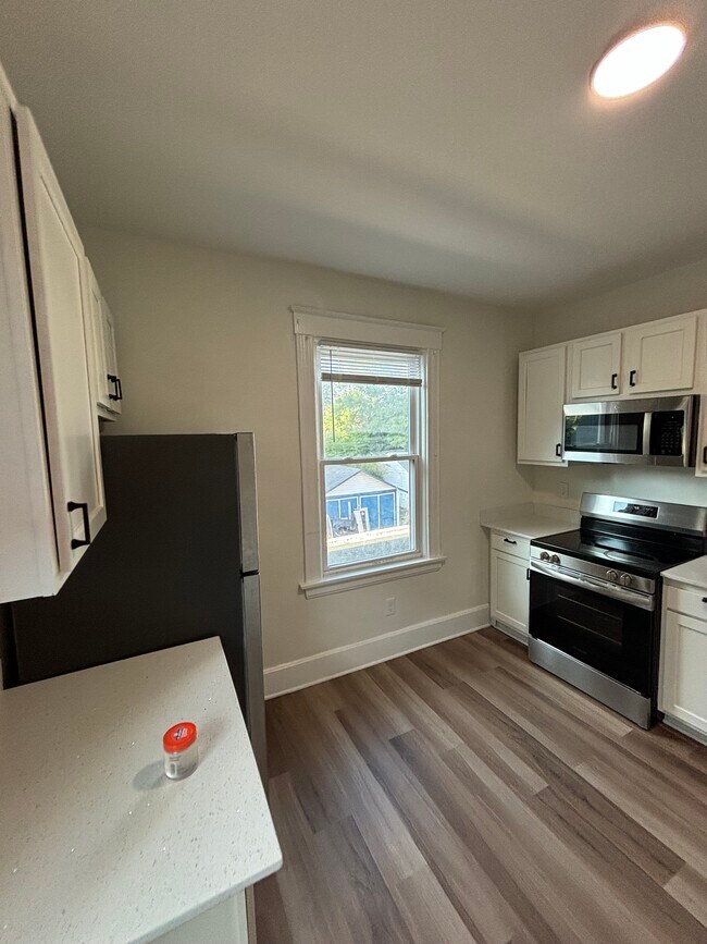 Foto del edificio - 1764 Williams Ave