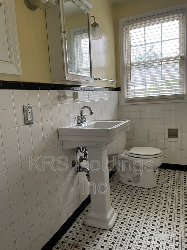 Foto del edificio - 547 Thole St