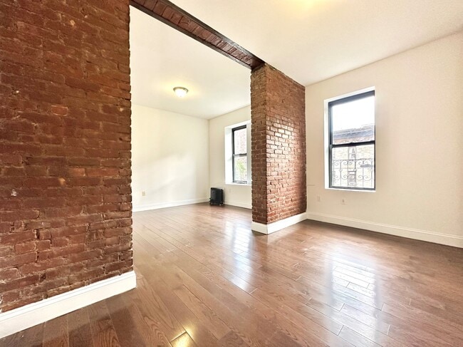 Building Photo - 3139 Broadway