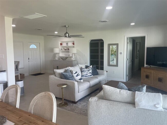 Foto del edificio - 15906 Redington Dr
