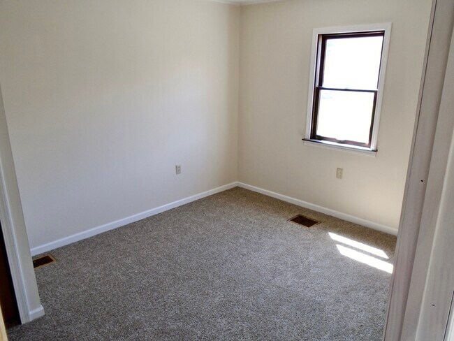Bedroom - 13806 Locust St