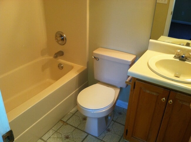 Building Photo - Duplex Available in Auburn