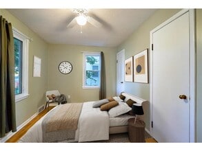 Building Photo - 1090 11th Ave SE