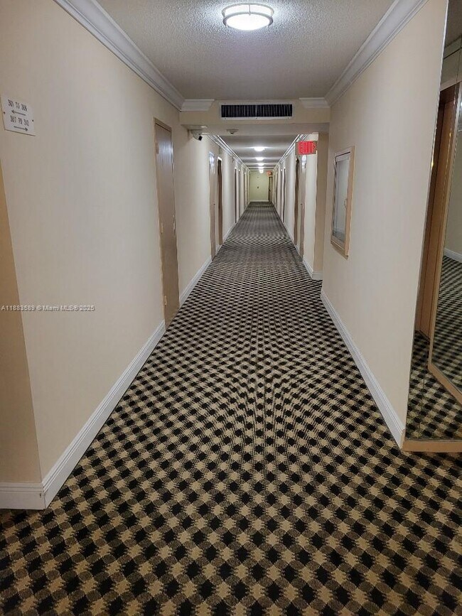Foto del edificio - 1833 S Ocean Dr