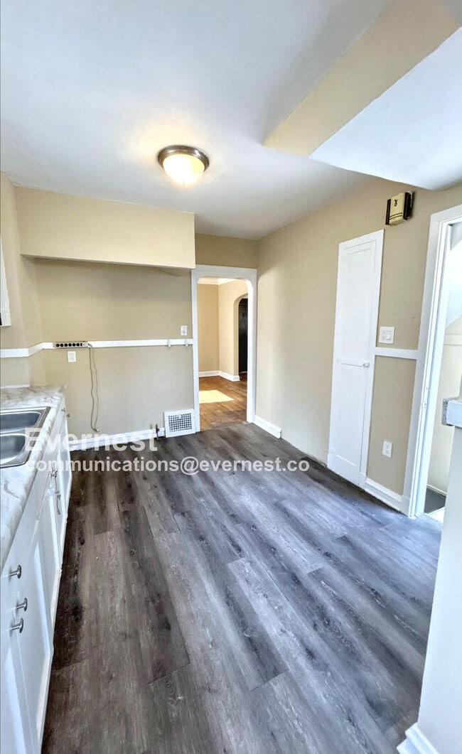 Foto del edificio - 3 Bed, 1 Bath Home with Great Space / Avai...