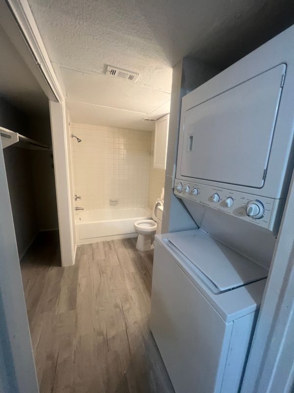 Foto del edificio - 1730 E 67th St