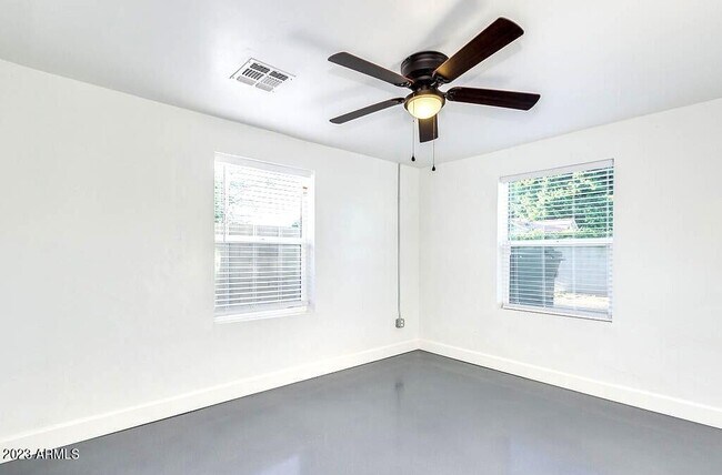 Building Photo - 7204 N 59th Dr