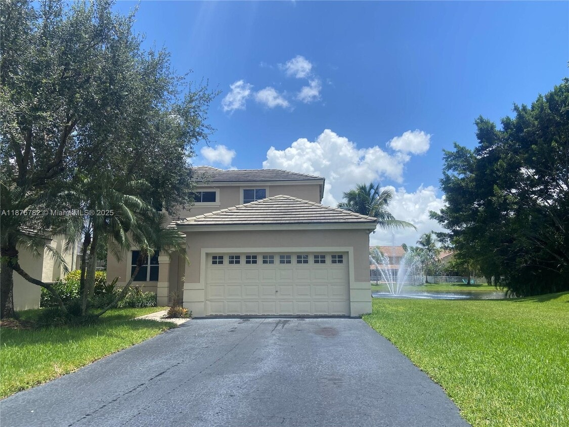 Foto principal - 241 E Bayridge Dr